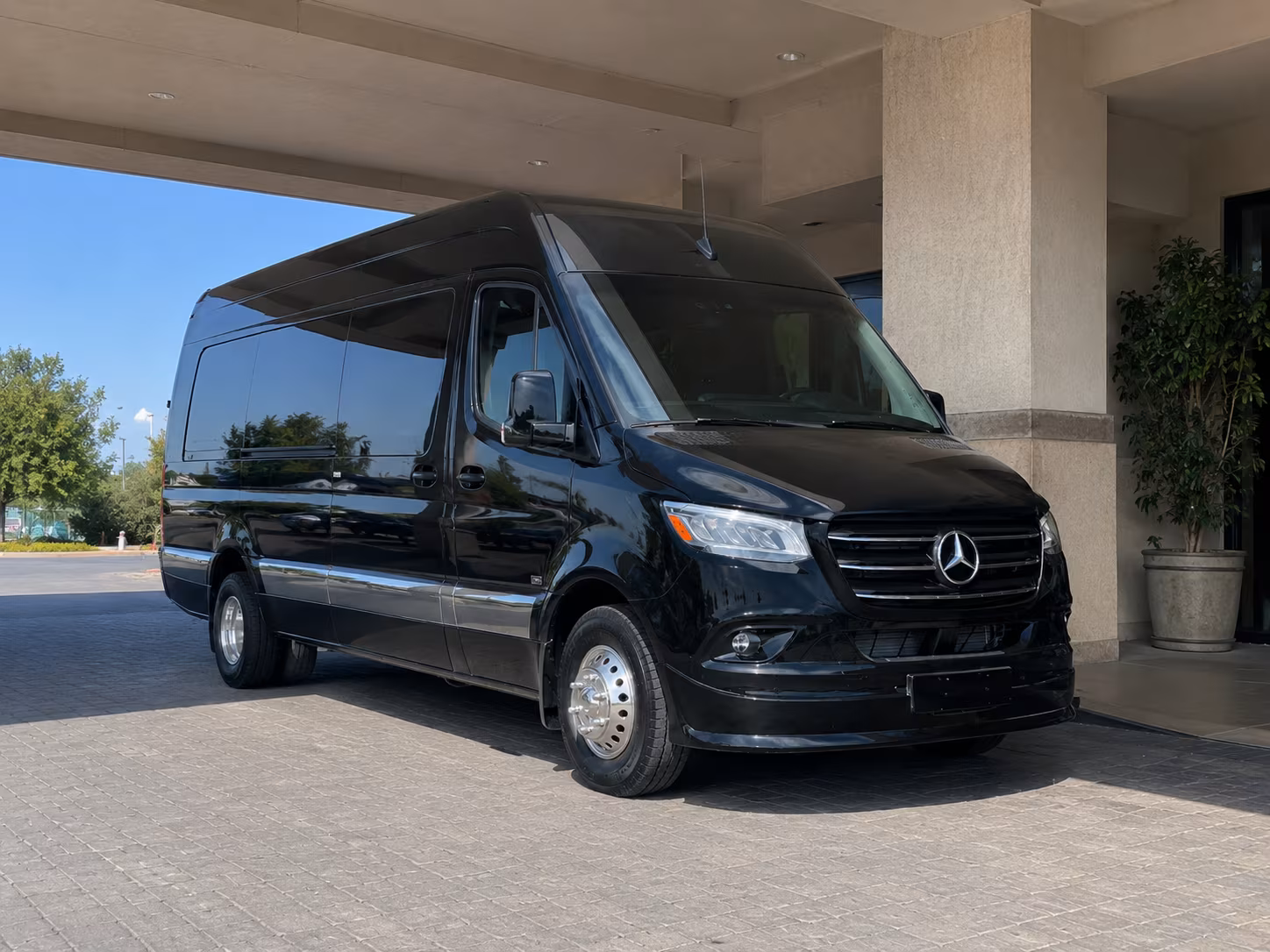 Toledo Airport Shuttle & Transportation party bus exterior