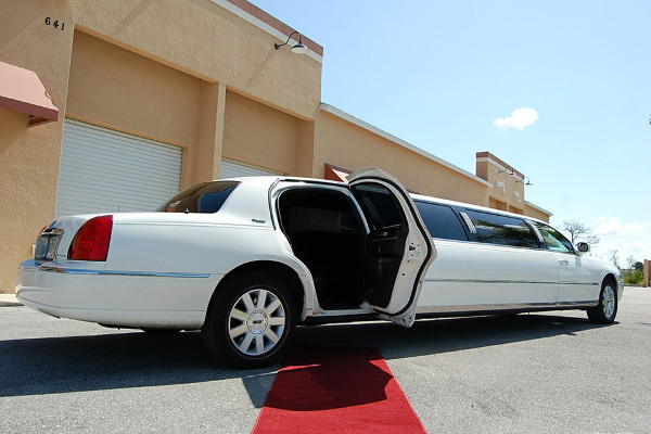 Lincoln Stretch Limo 1 Toledo